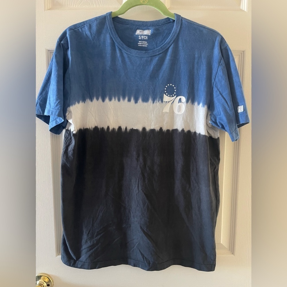 Philadelphia 76’ers tee shirt • Mens small